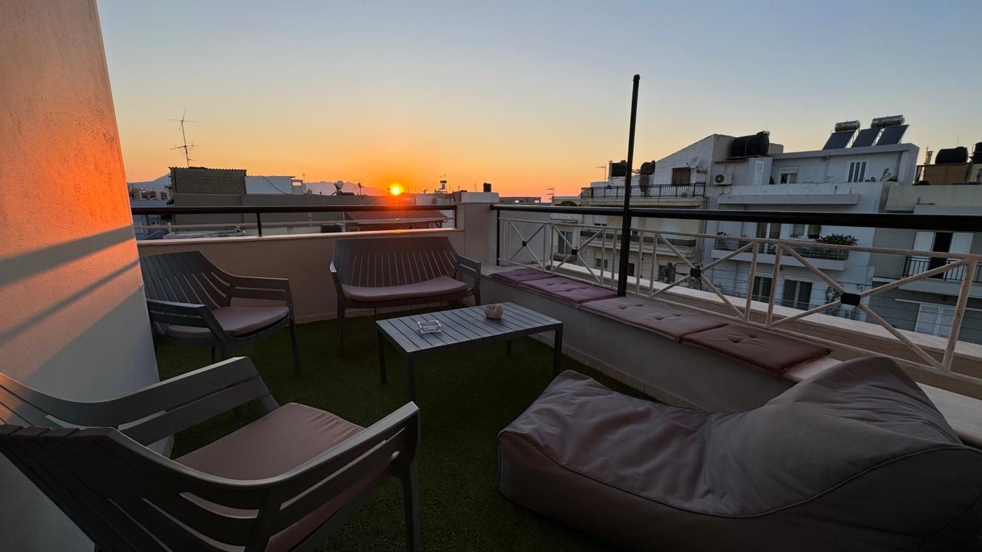 Sunny Apartment For Couples & Friends In Centre Heraklion (Crete) Exterior foto